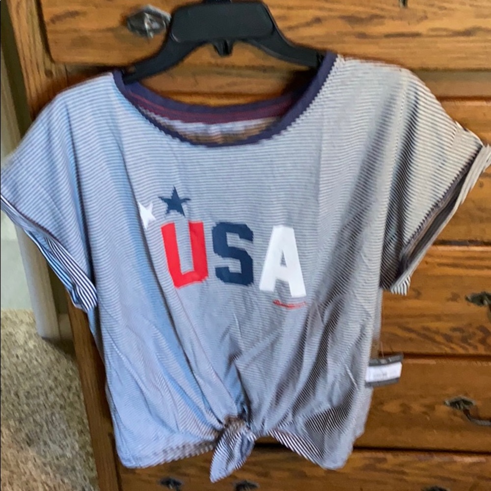 NWT ladies Eddie Bauer Top ties in the front
